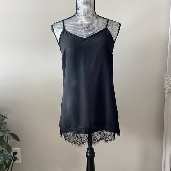 𝅺⭐️2 FOR $20⭐️ COMO BLACK Camisole Blouse With Lace Hem. Black size Small. - Picture 12 of 12